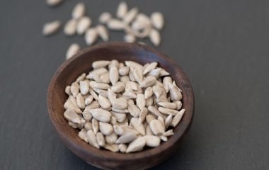 Специалисты объяснили, кому нельзя есть семечки