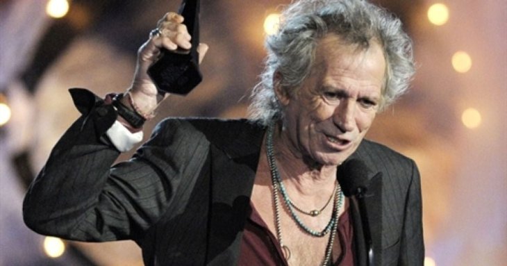 Легендарний гітарист The Rolling Stones уперше став прадідусем: онука замилувала першим фото малечі