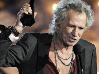 Легендарний гітарист The Rolling Stones уперше став прадідусем: онука замилувала першим фото малечі