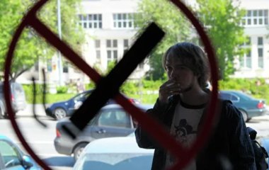 Лікар розкрив головну причину раку легень у некурців