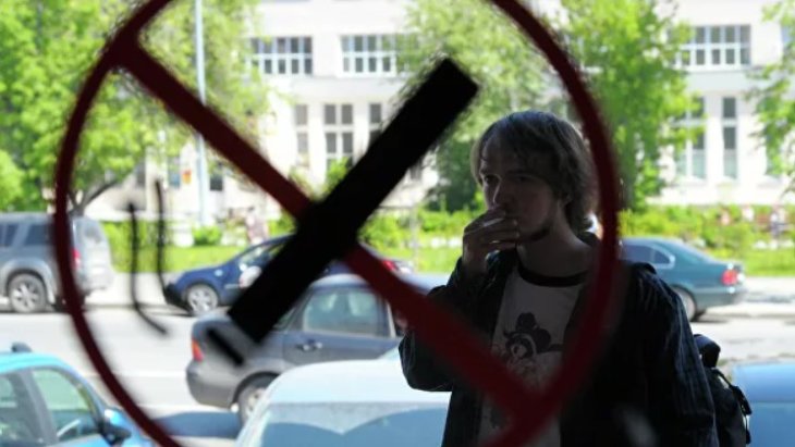 Лікар розкрив головну причину раку легень у некурців