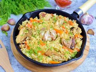 Розсипчастий плов з куркою: покроковий рецепт