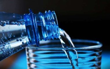 Биохимик рассказала, какую воду полезнее пить: кипяченую, фильтрованную или проточную