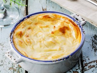 Для теплого семейного ужина: рецепт рыбной запеканки с картошкой