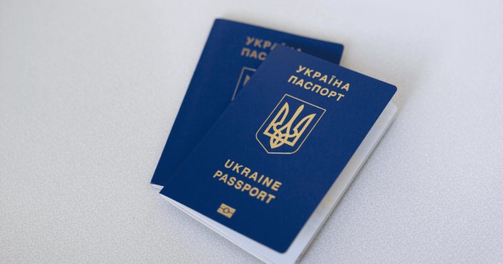 Коли потрібно змінити паспорт-книжечку на id-карту: чи обов’язково це робити 2025 року