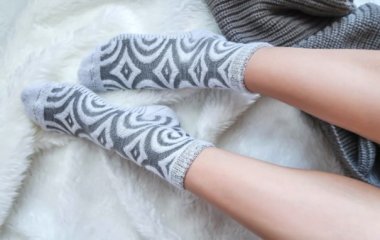 Лікарі пояснили користь сну в шкарпетках