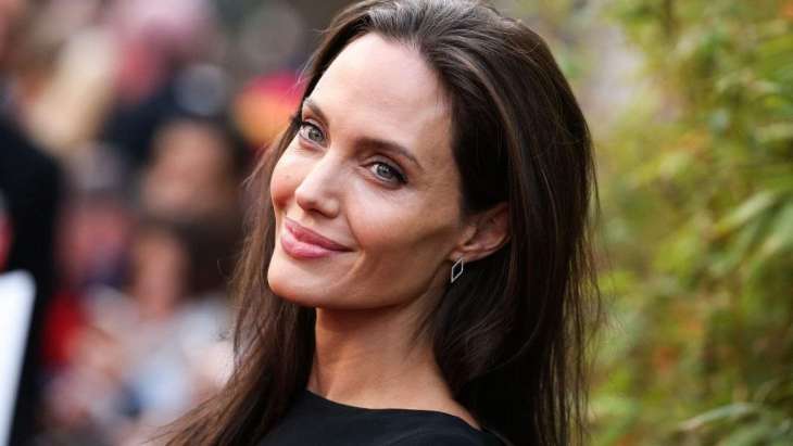 Как Анджелина Джоли проводит время с детьми в Риме