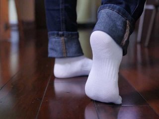 Як випрати білі шкарпетки від бруду: перевірені методи