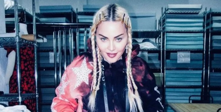 Впервые после реанимации: Мадонна показалась на прогулке – редкие фото