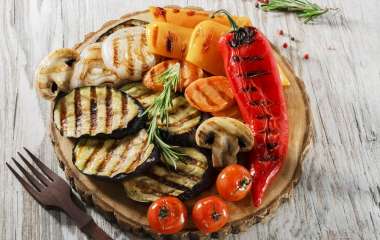 Рецепт для пикника: как приготовить овощи на гриле с домашним соусом