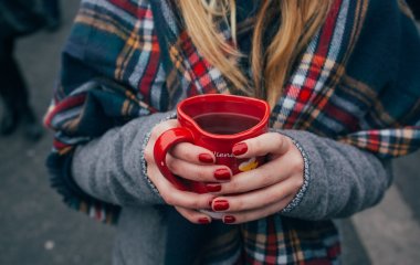 Грибок і навіть рак: лікарка розповіла про небезпеку гель-лаку