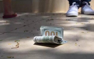 Чому не можна підбирати гроші, знайдені на дорозі: народні прикмети