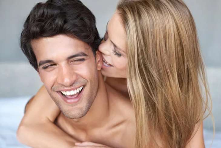 Мужчины любят ушами: что ему говорить во время секса