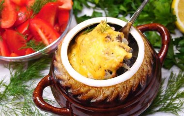 И гарнир, и первое блюдо: рецепт мяса с картофелем и грибами