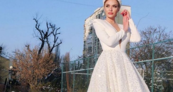 Слава Каминская заинтриговала поклонников фото в свадебном платье: «Опять невеста»