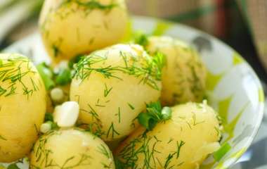 Кулинарные хитрости: как сварить очищенный картофель и картофель в мундире?