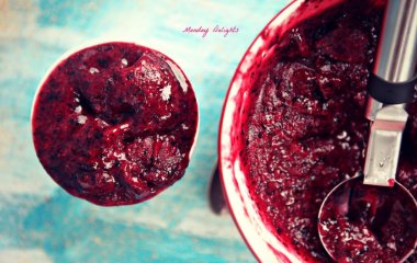 Cорбет из черной смородины, клубники и мяты