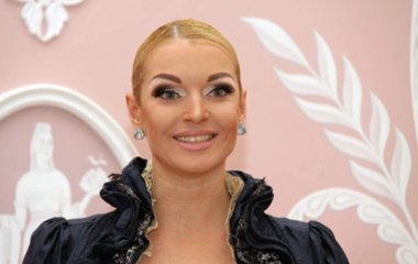 Анастасия Волочкова засветила фигуру в ярком бикини