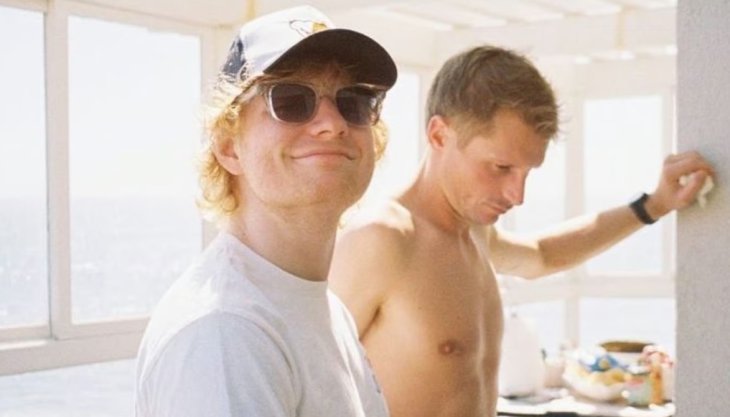 Эд Ширан опубликовал фото топлесс и показал большинство своих татуировок