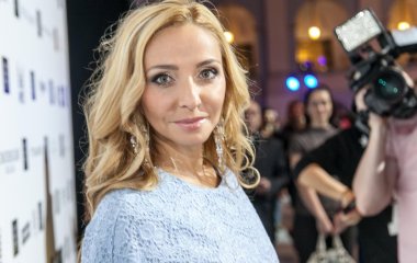 Татьяна Навка похвасталась фигурой в красном купальнике