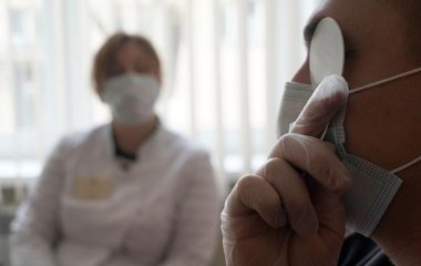 Невролог розповів про можливі причини посмикування ока