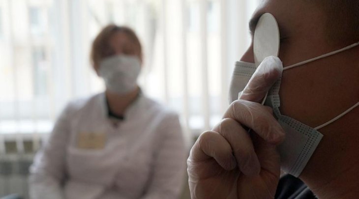 Невролог розповів про можливі причини посмикування ока
