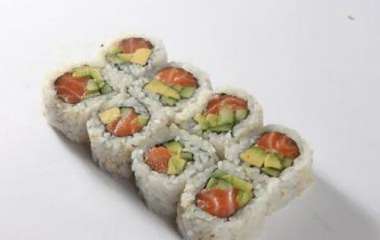 Урамаки с лососем по-домашнему