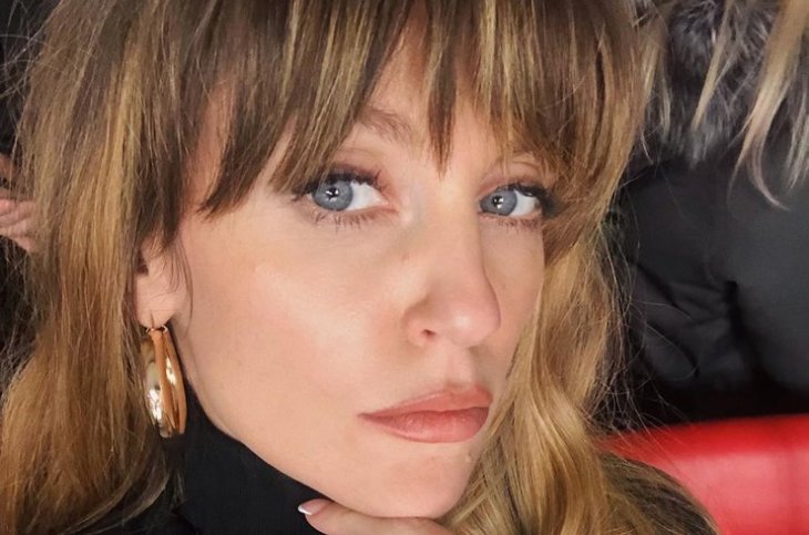 Саша Савельева похвасталась стройными ножками