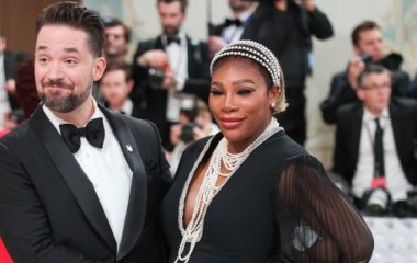 Серена Уильямс и ее муж стали первыми звездами получившими Tesla Cybertruck (фото)