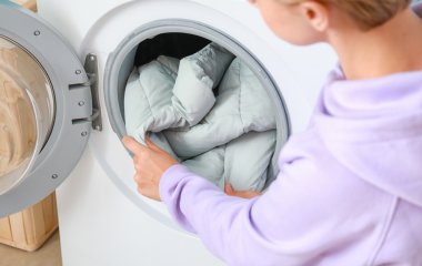 В якому режимі найкраще прати пуховик: він не зіб'ється і матиме вигляд нового