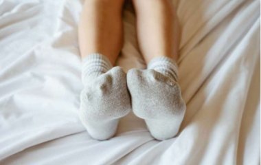 Снимите их немедленно: почему ночью нельзя спать в носках
