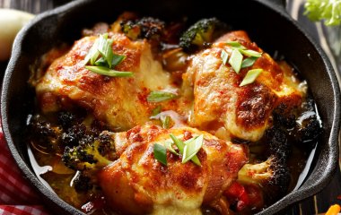 Рецепт куриных бедер на сковороде: гарнир не понадобится