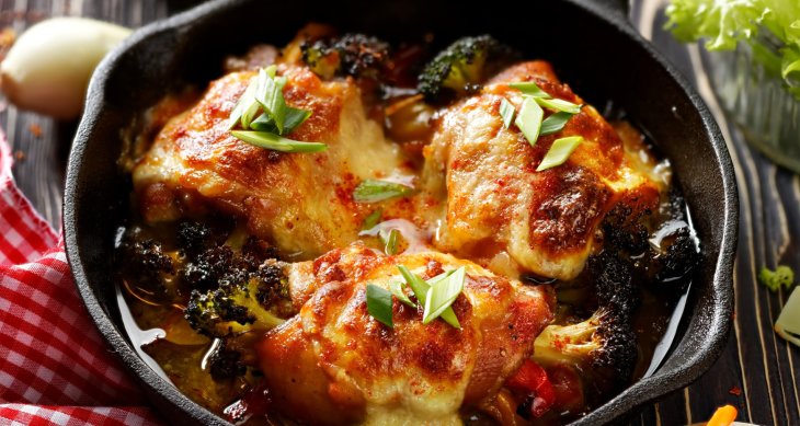 Рецепт куриных бедер на сковороде: гарнир не понадобится