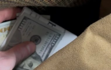 Чоловік купив піджак у секонд-хенді і розбагатів