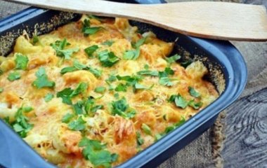 Гости попросят еще добавки: рецепт запеченной цветной капусты в сливочном соусе