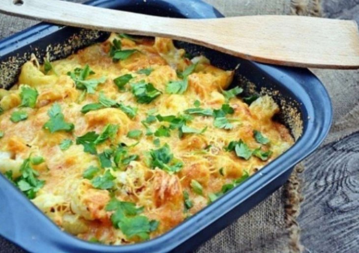 Гости попросят еще добавки: рецепт запеченной цветной капусты в сливочном соусе