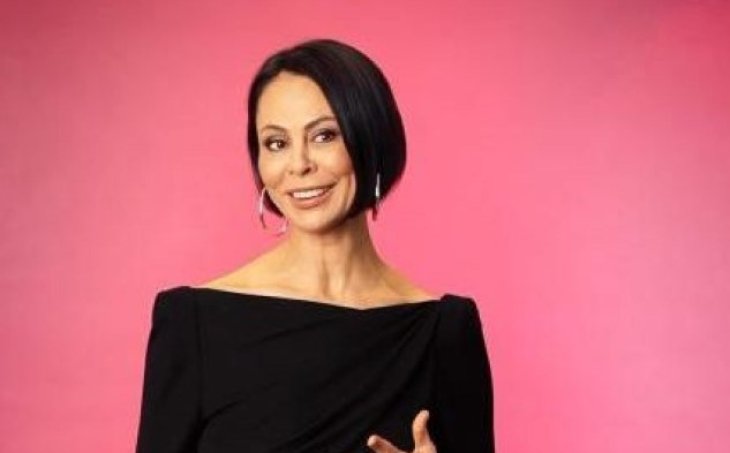 Экс-жена Виталия Кличко в купальнике блеснула стройной фигурой