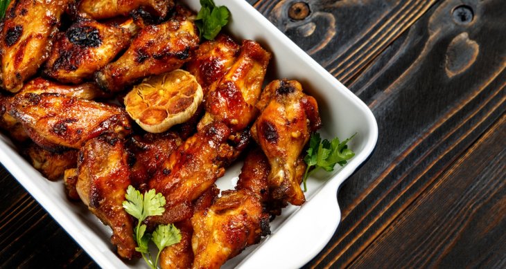 С необычным соусом: рецепт куриных крылышек в кока-коле