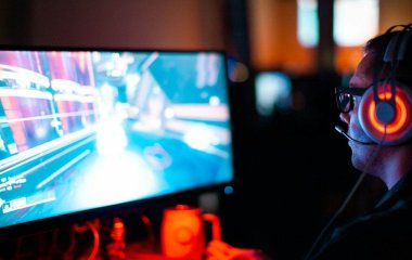 Чоловік грає у відеоігри по 5 годин щодня: що йому каже дружина