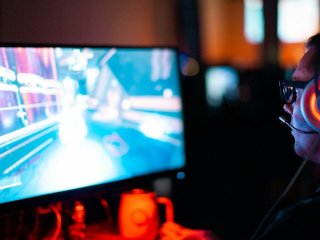 Чоловік грає у відеоігри по 5 годин щодня: що йому каже дружина