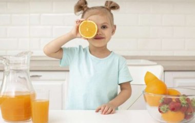 Медики рассказали, как понять, что ребенку не хватает витаминов