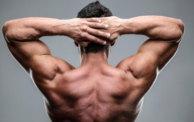 Будете удивлены: как избавиться от прыщей на спине и почему они появляются