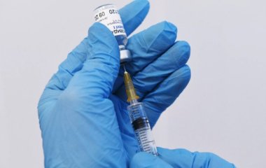 Лікар розповів, кого потрібно в першу чергу прищепити від коронавірусу