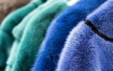 Как отличить натуральный мех от искусственного — отвечает эксперт