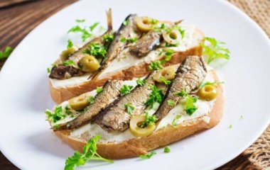 Быстрая и бюджетная намазка из шпротов, которая полюбится всем