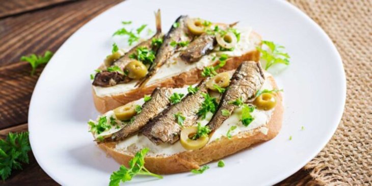 Швидка та бюджетна намазка зі шпротів, яка полюбиться всім