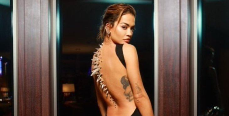 Рита Ора появилась на публике c шипами, торчащими из спины