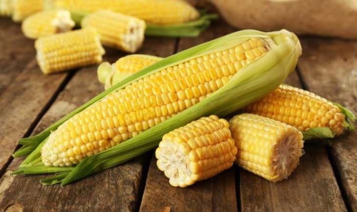 Диетолог рассказала, кому нельзя есть кукурузу