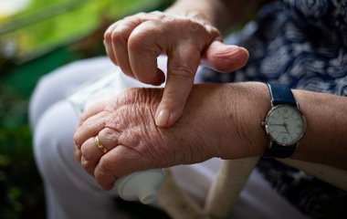 Дієтологи назвали продукти та напої, які шкодять нашим суглобам