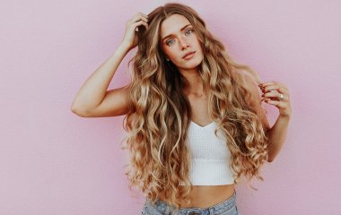Никакой соломы: 5 способов помочь волосам пережить это лето
